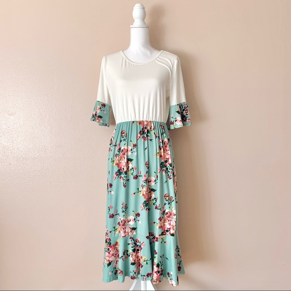 Reborn J Dresses & Skirts - Reborn J White Floral Print High-Low Dress